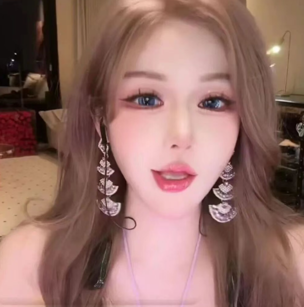 女主播直言擦边引来的都是屌丝!自己要“擦高级边”吸引有实力的人,网友:你说这话你笑没?