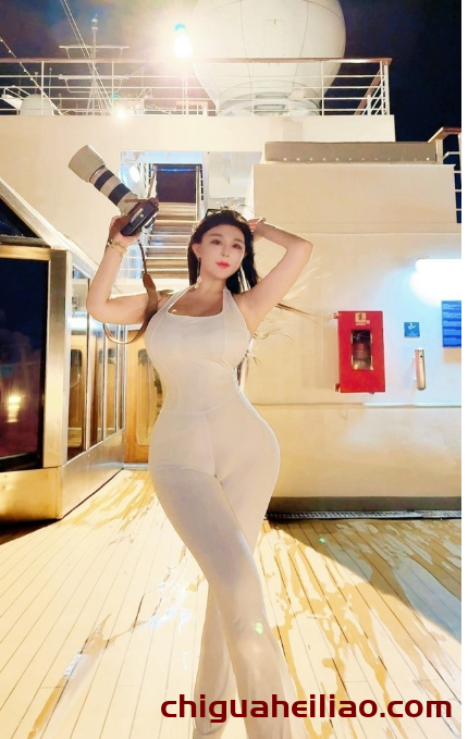 芷仪g宝微博晒照引关注，傲人身材成网友热议话题